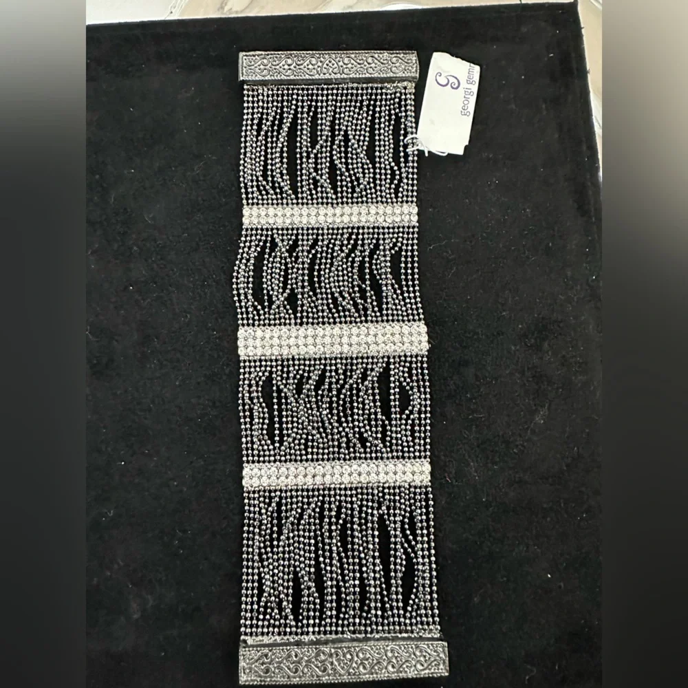NWT Georgi Vintage Bracelet, Crystals And Dark Silver Beads